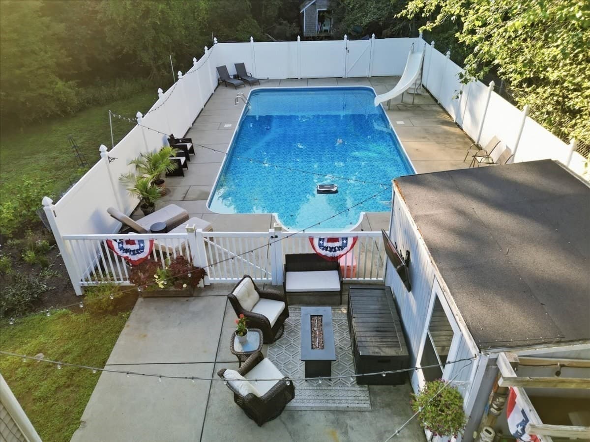 Single Family Residence at 15 Old Center St, Middleboro MA 02346, Middleboro, photo 4 of 42