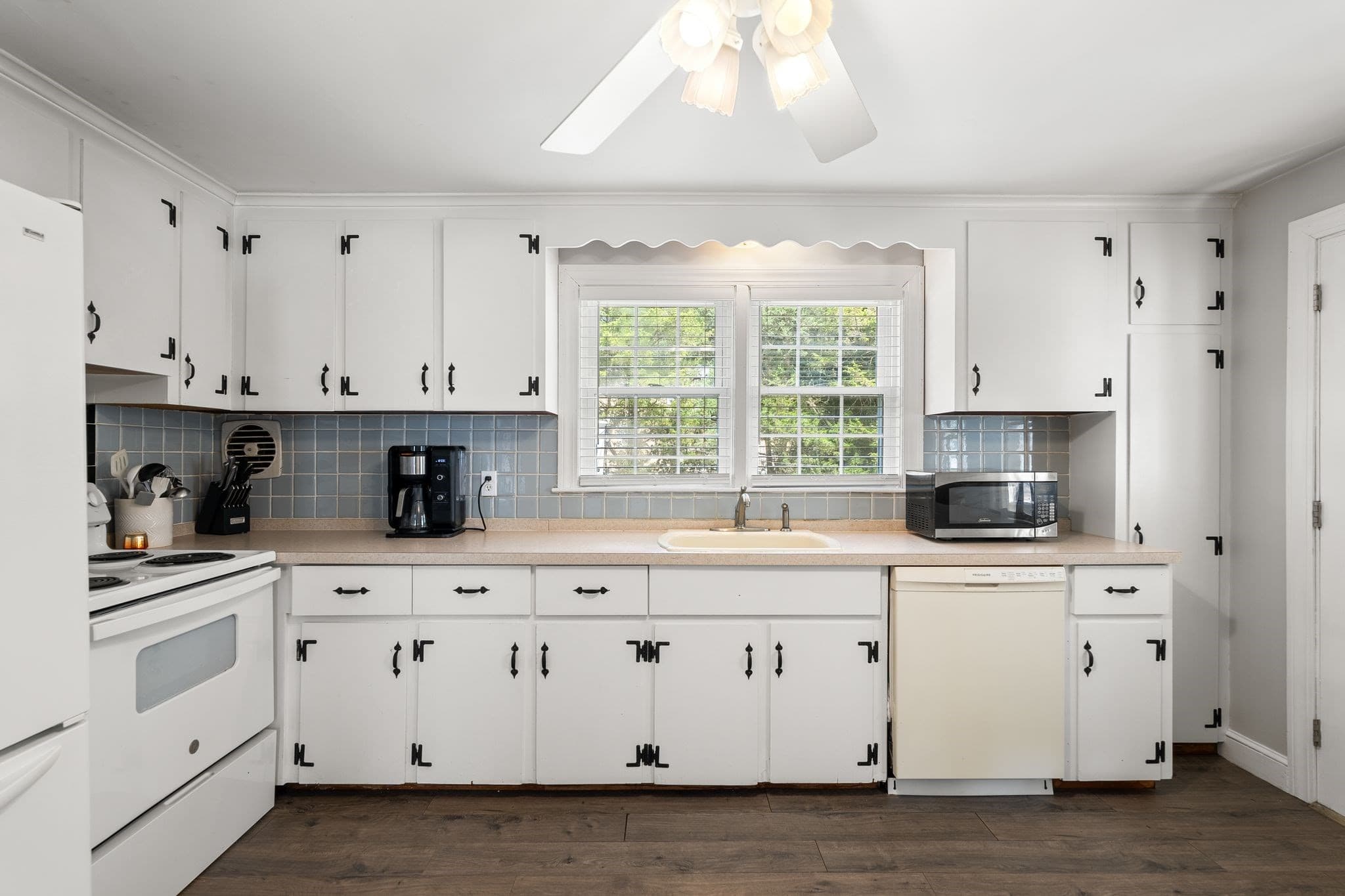 Single Family Residence at 27 Mount Pleasant Ave, Holbrook MA 02343, Holbrook, photo 7 of 31