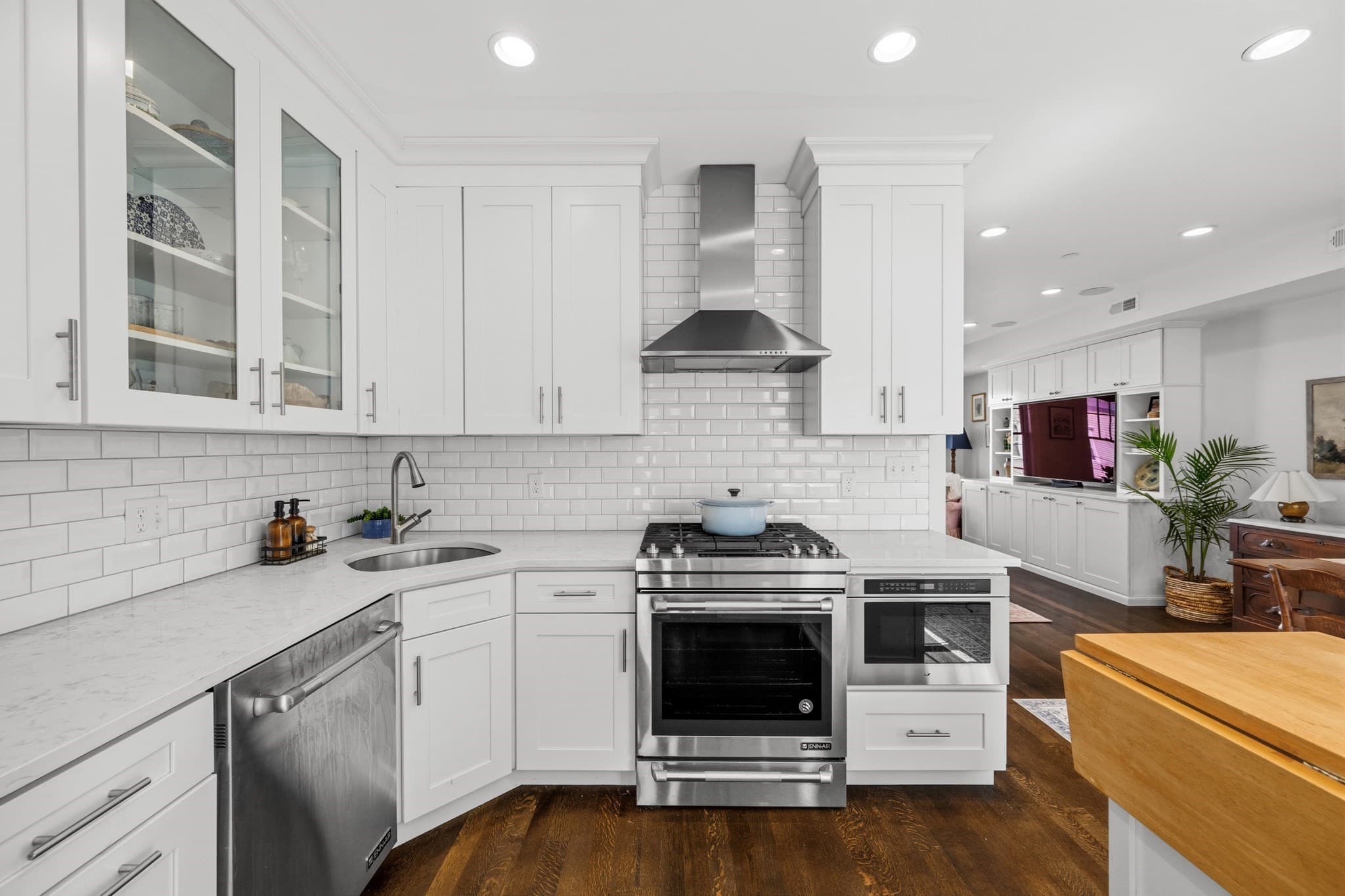 Condominium at 213 W 5th St # 2, Boston MA 02127, Boston, photo 2 of 25