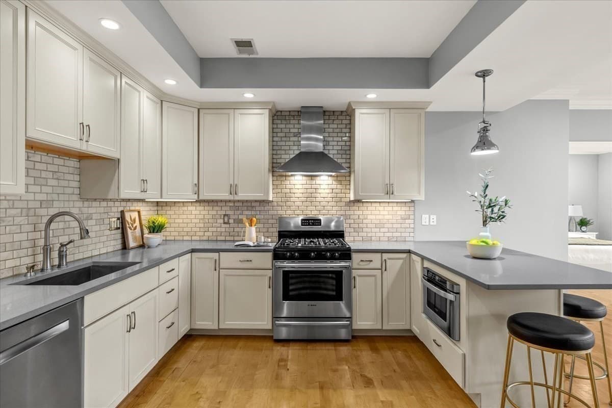 Condominium at 37 P Street # 3, Boston MA 02127, photo 9 of 36