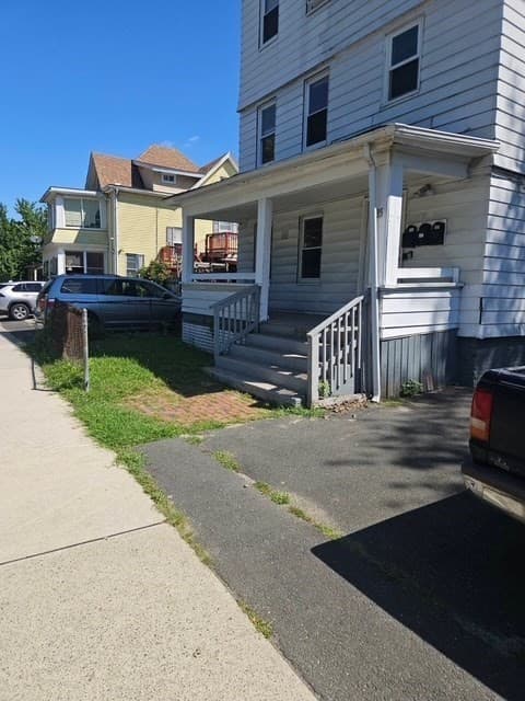 335 Oakland St, Springfield MA 01108