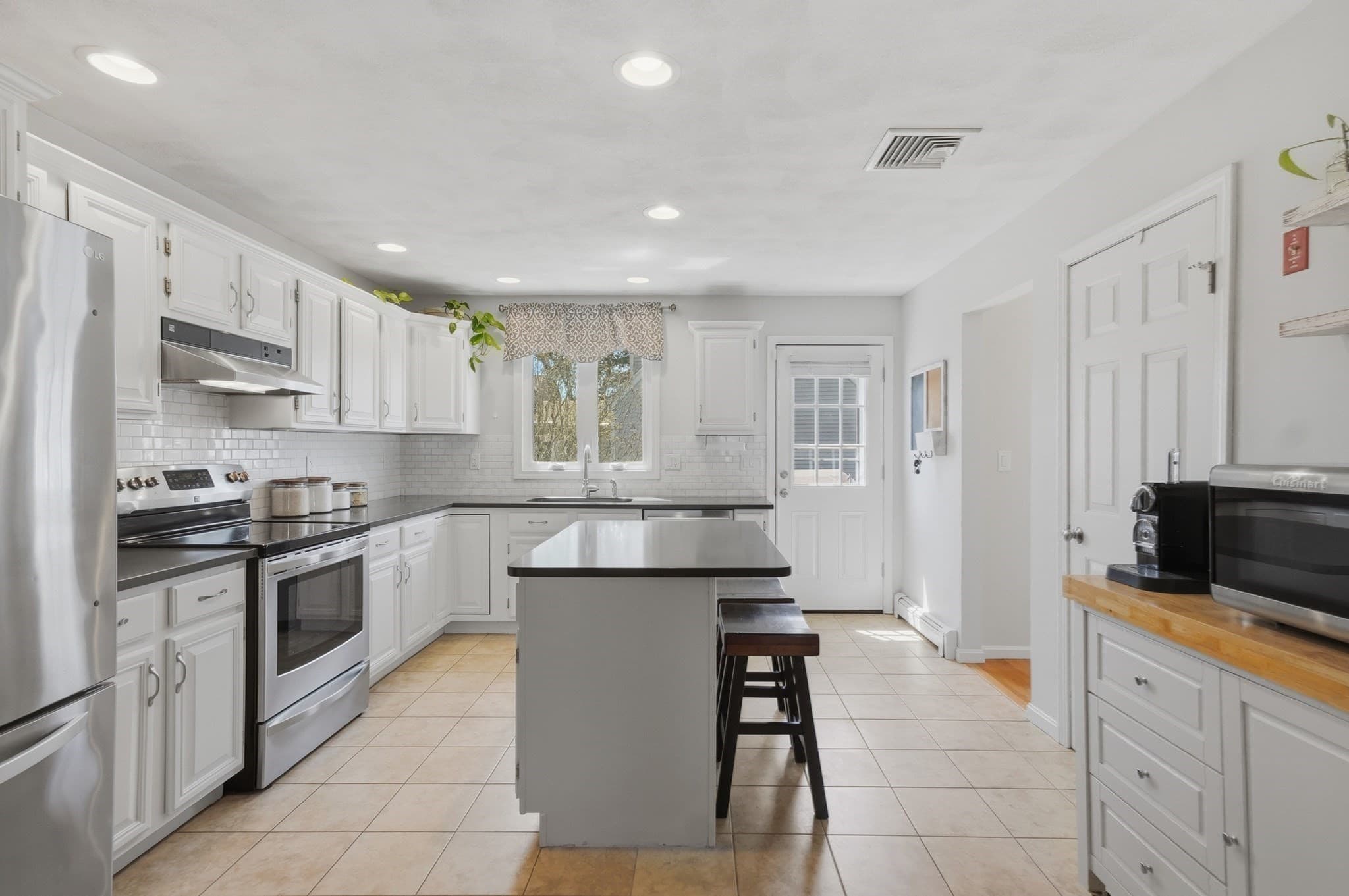 Condominium at 5 Candice Court # 1, Woburn MA 01801, Woburn, photo 8 of 38