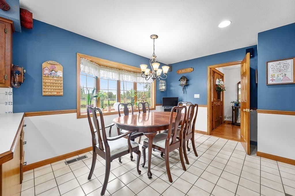 Single Family Residence at 400 Boston Road, Sutton MA 01590, Sutton, photo 13 of 42