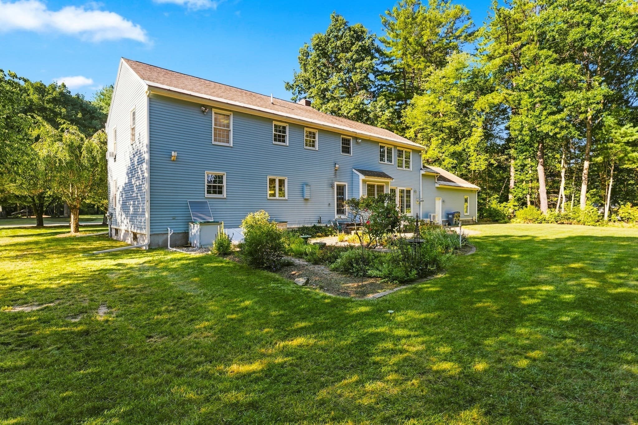 Single Family Residence at 14 King Philip Path, Mendon MA 01756, Mendon, photo 6 of 42