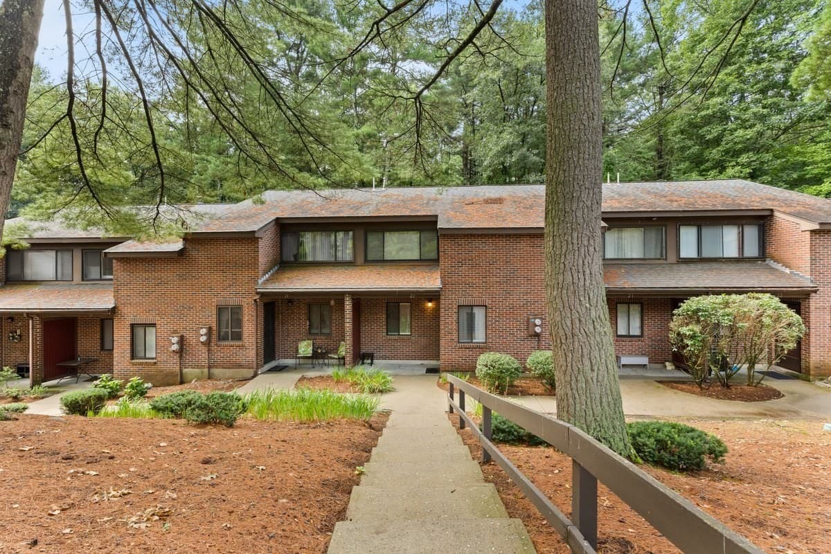 Condominium at 20 Highwood Dr # 20, Franklin MA 02038, Franklin, photo 2 of 22