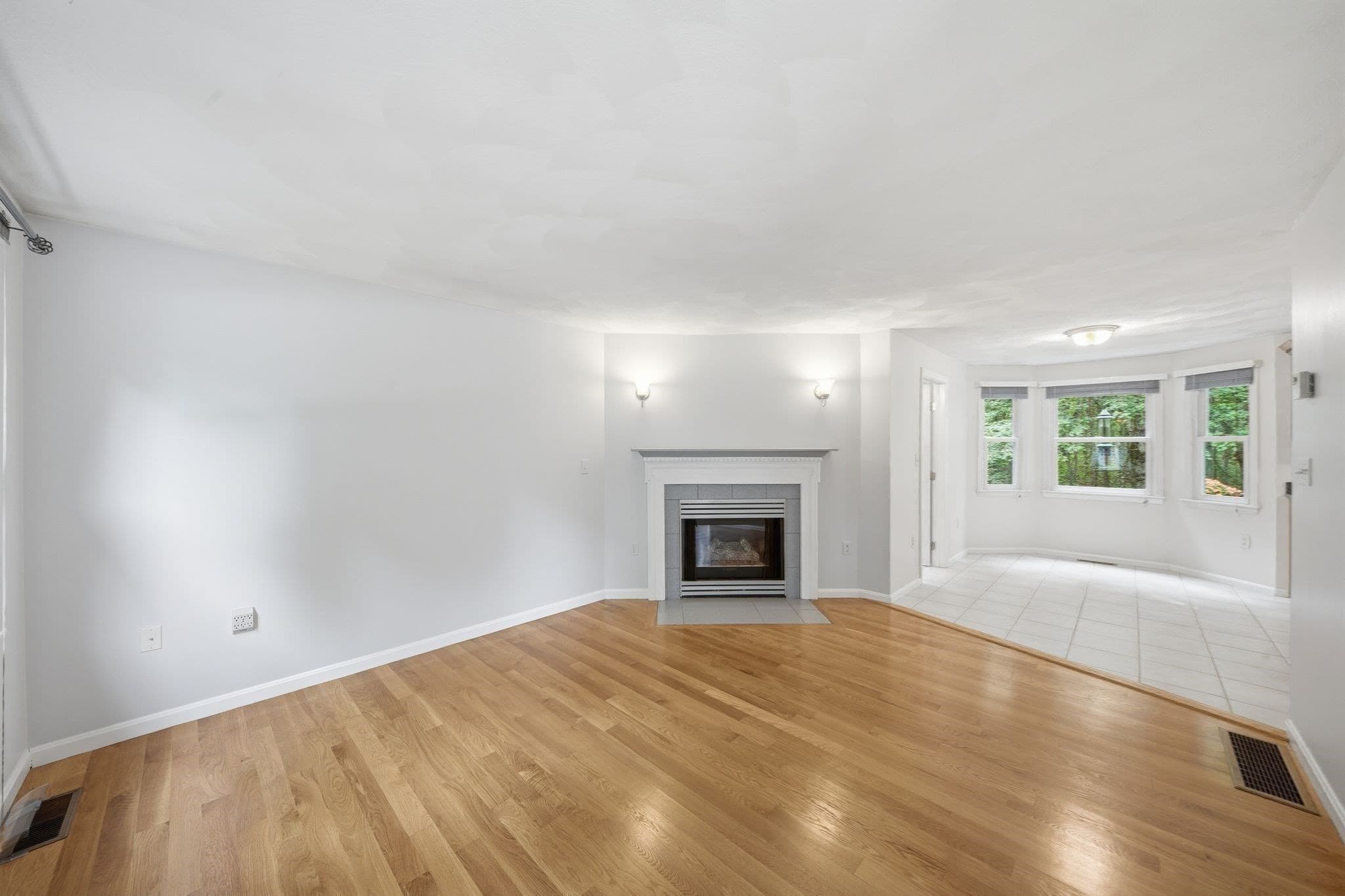 Single Family Residence at 131 Federal St, Wilmington MA 01887, Wilmington, photo 6 of 41
