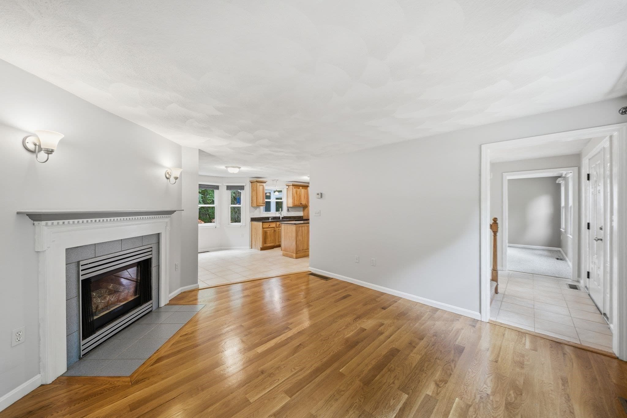 Single Family Residence at 131 Federal St, Wilmington MA 01887, Wilmington, photo 5 of 41