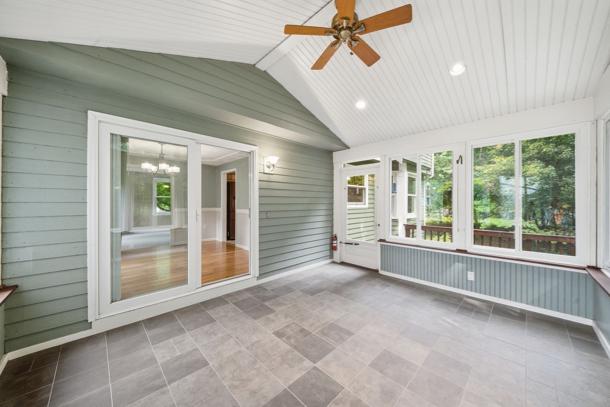 Single Family Residence at 131 Federal St, Wilmington MA 01887, Wilmington, photo 10 of 41