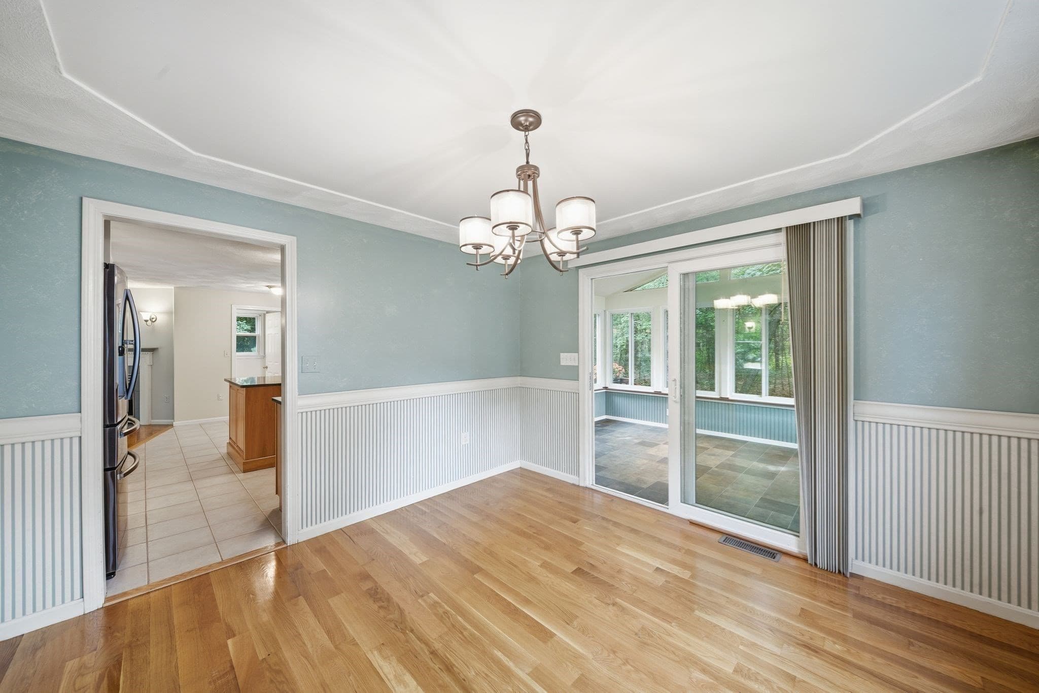 Single Family Residence at 131 Federal St, Wilmington MA 01887, Wilmington, photo 8 of 41