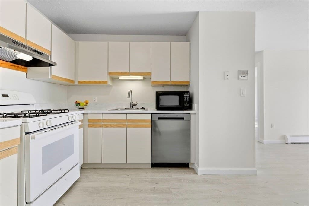 Condominium at 24 Kenmar Dr # 239, Billerica MA 01821, Billerica, photo 4 of 28