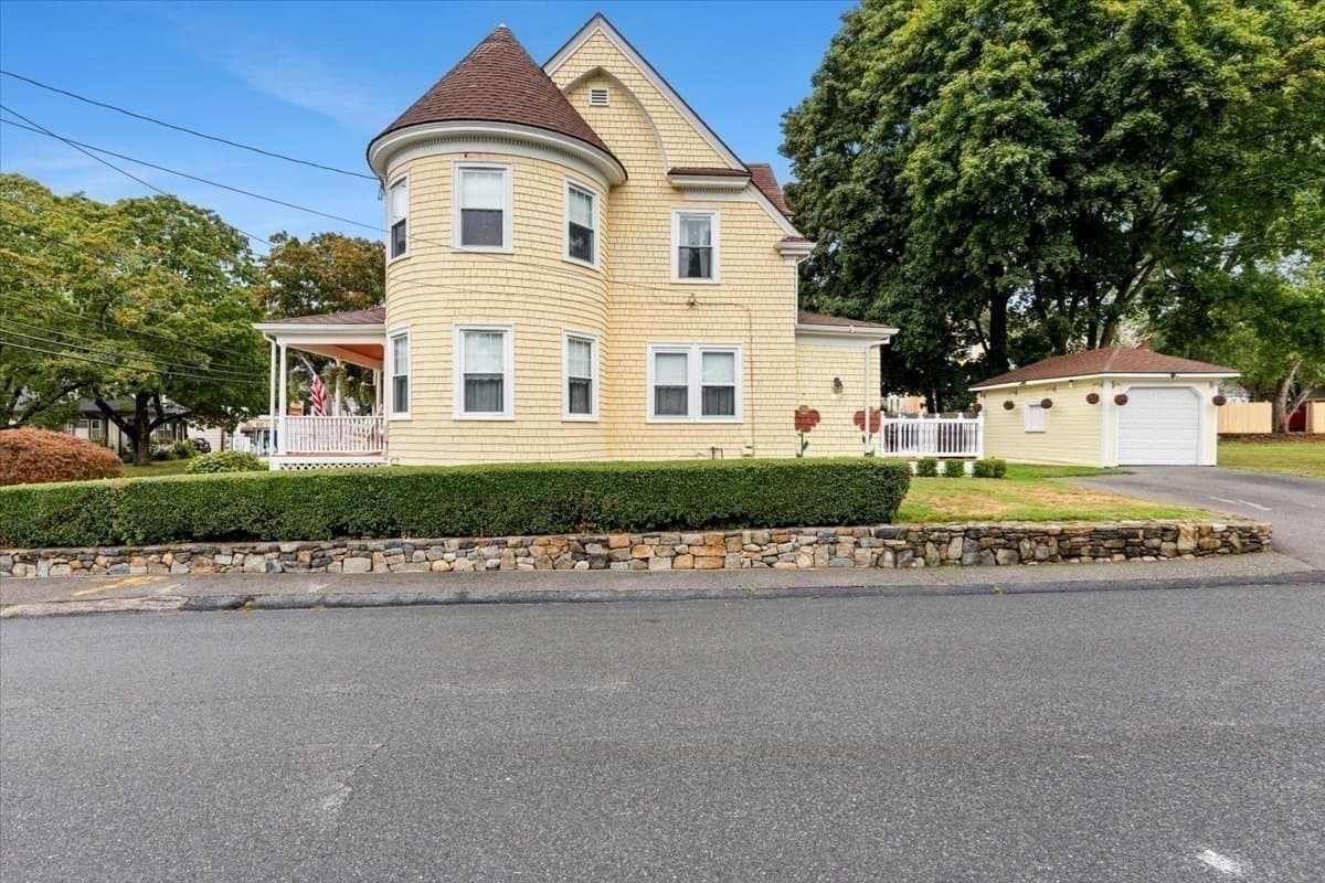 Single Family Residence at 220 Smith St, North Attleboro MA 02760, North Attleboro, photo 4 of 42