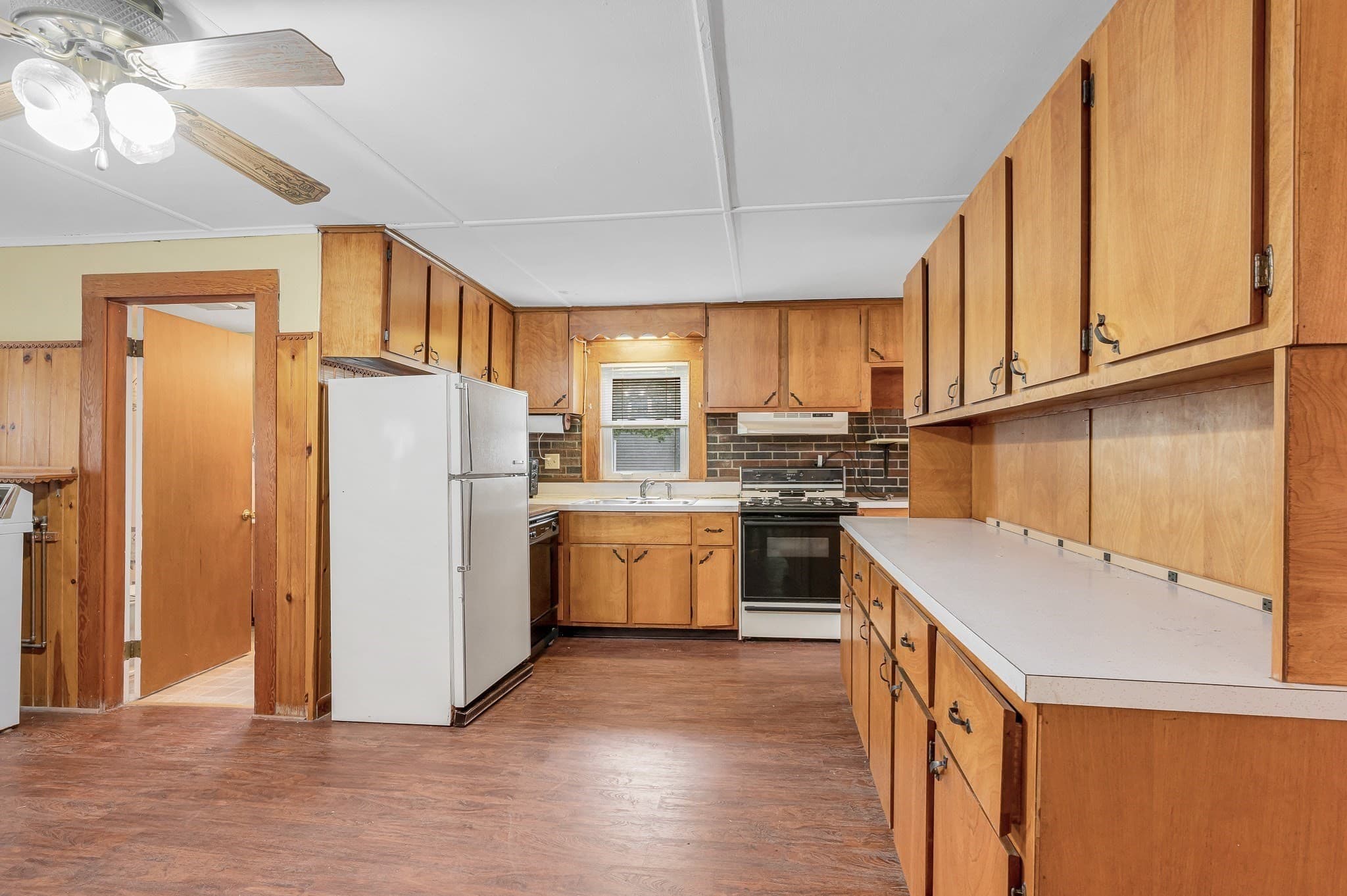 Single Family Residence at 114 Old Meadow Rd, Dracut MA 01826, Dracut, photo 5 of 38