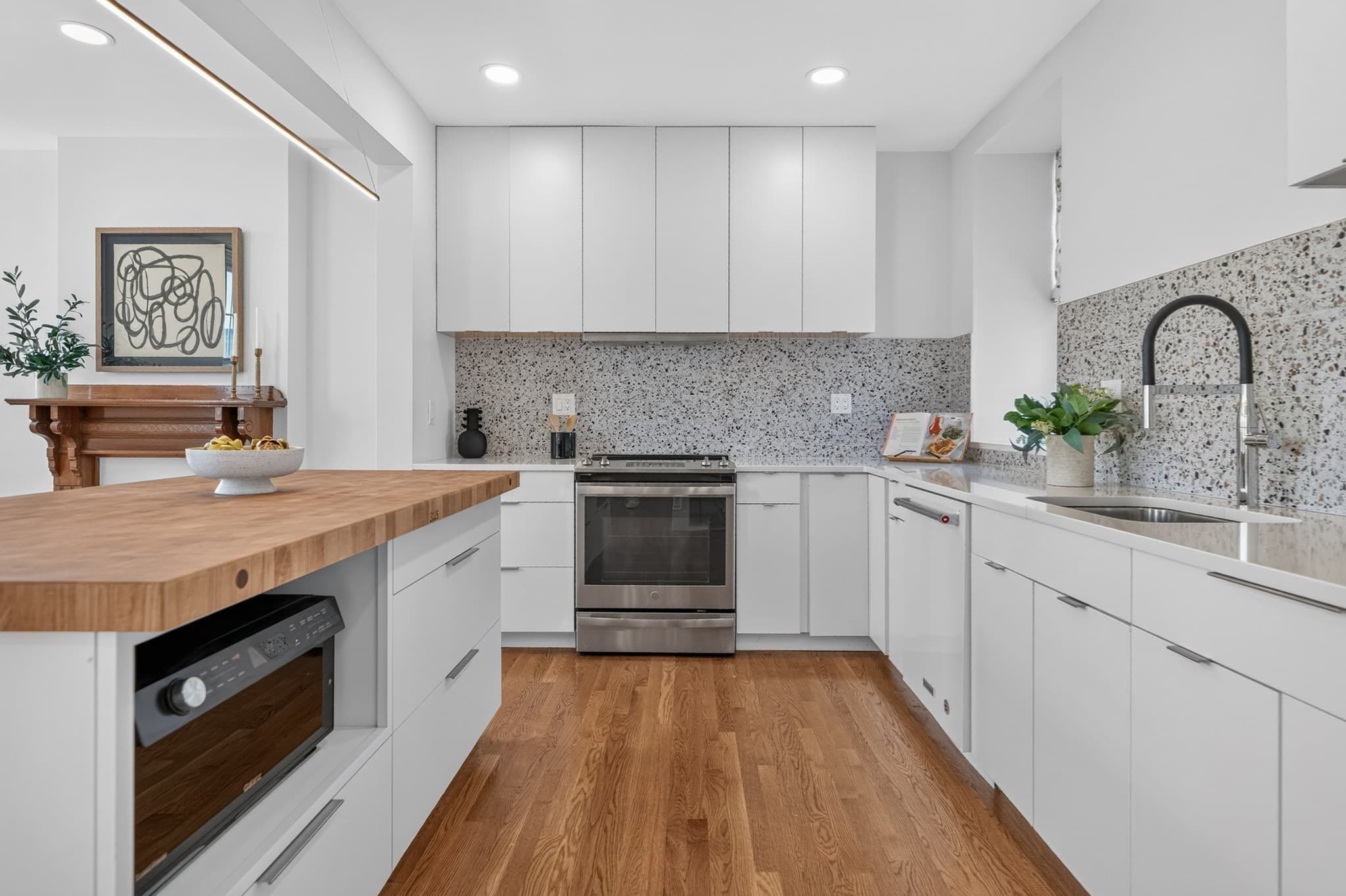 Condominium at 44 Beacon St # 4, Chelsea MA 02150, Chelsea, photo 3 of 11