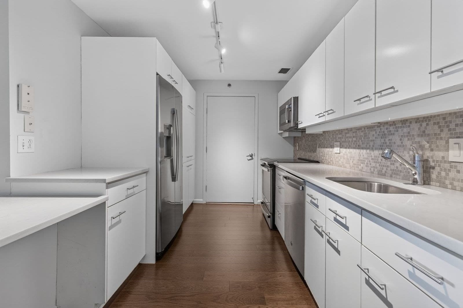 Condominium at 3 Seal Harbor Rd # 632, Winthrop MA 02152, Winthrop, photo 9 of 30