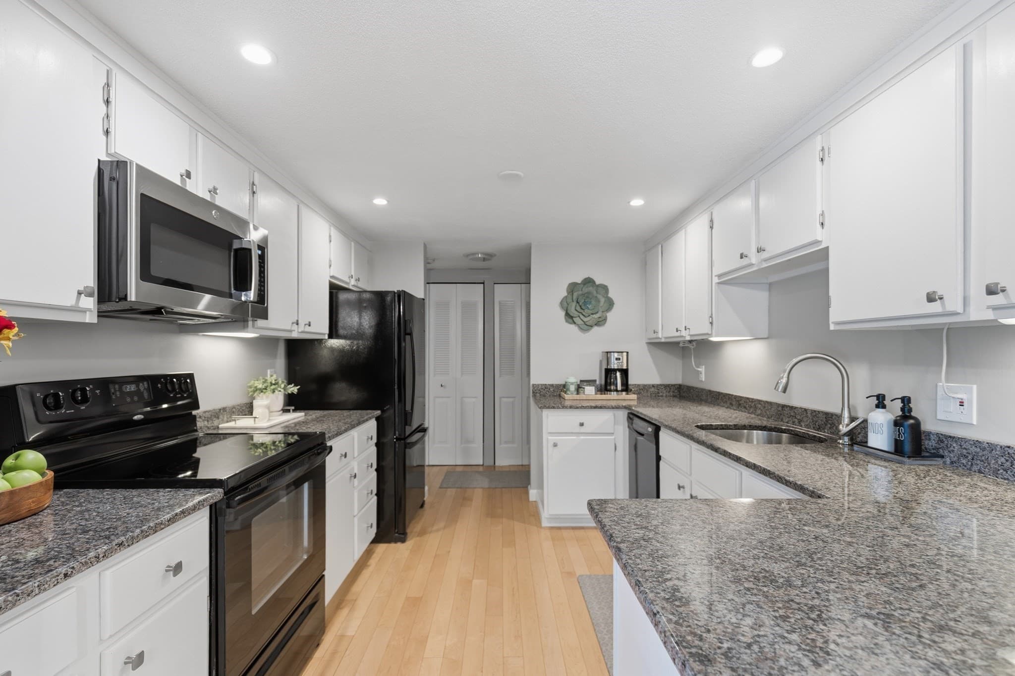Condominium at 1100 Salem Street # 32, Lynnfield MA 01940, Lynnfield, photo 10 of 35