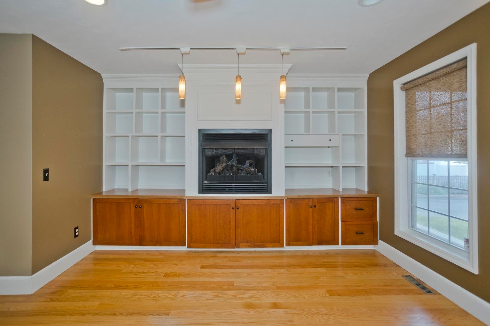 Single Family Residence at 76 Somers Road, East Longmeadow MA 01028, East Longmeadow, photo 8 of 42