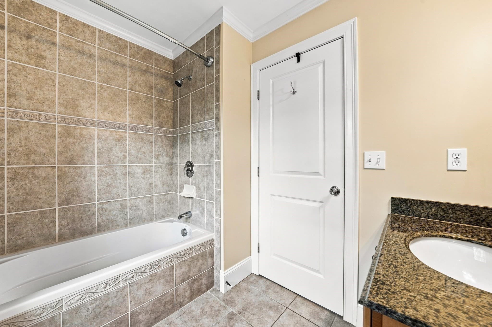 Condominium at 426 Main St # 1, Waltham MA 02452, photo 20 of 34