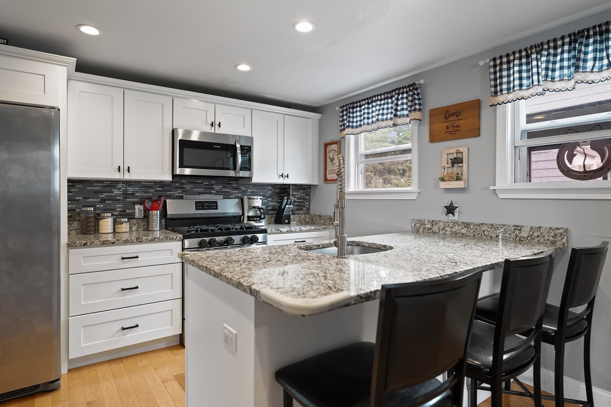 Single Family Residence at 10 Windsor Ave, Lynn MA 01902, Lynn, photo 6 of 32