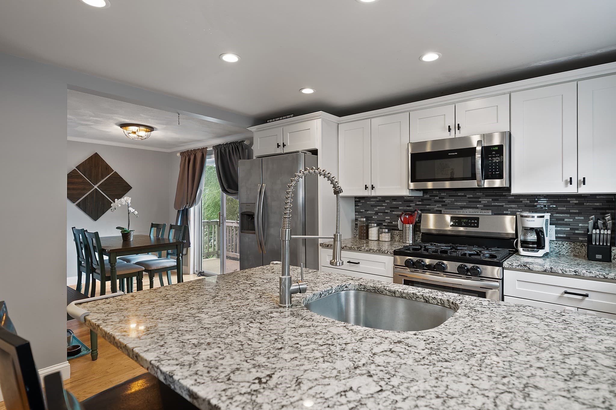 Single Family Residence at 10 Windsor Ave, Lynn MA 01902, Lynn, photo 10 of 32
