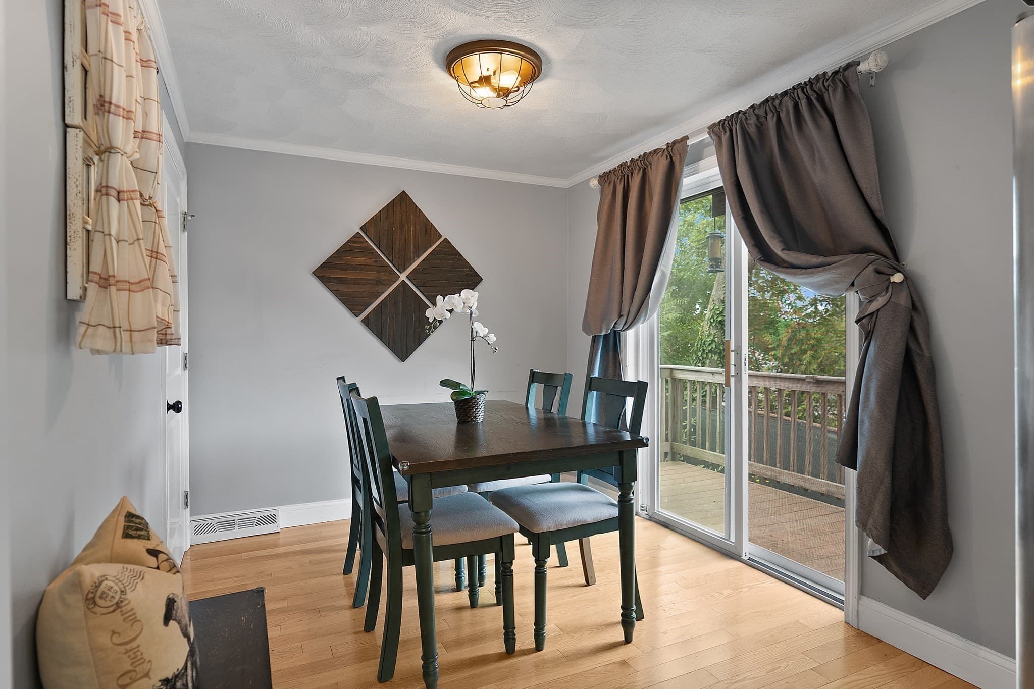 Single Family Residence at 10 Windsor Ave, Lynn MA 01902, Lynn, photo 11 of 32