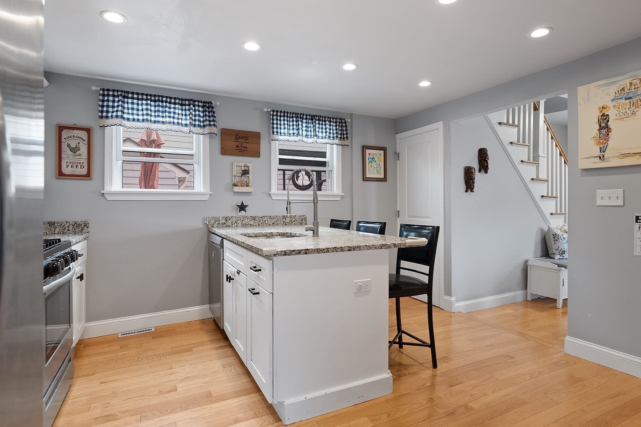 Single Family Residence at 10 Windsor Ave, Lynn MA 01902, Lynn, photo 8 of 32