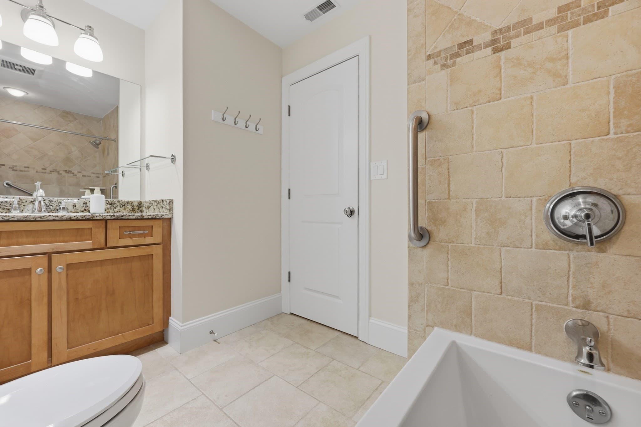 Condominium at 173 Bedford Rd # B, Woburn MA 01801, Woburn, photo 23 of 33