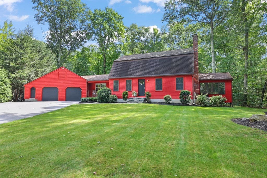 11 Barrett, Bellingham MA 02019