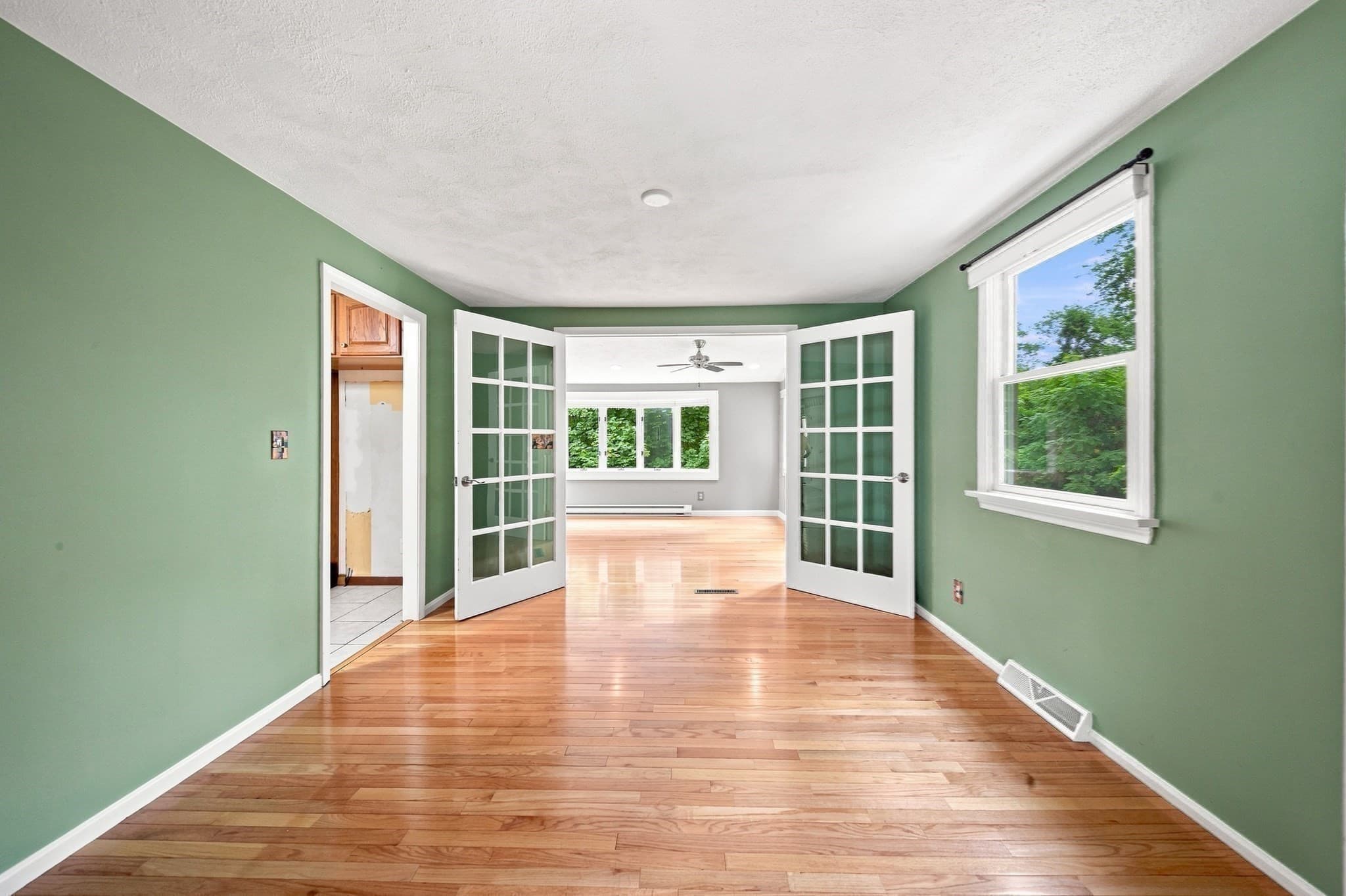 Single Family Residence at 299 Old Westford Road, Chelmsford MA 01863, Chelmsford, photo 8 of 37