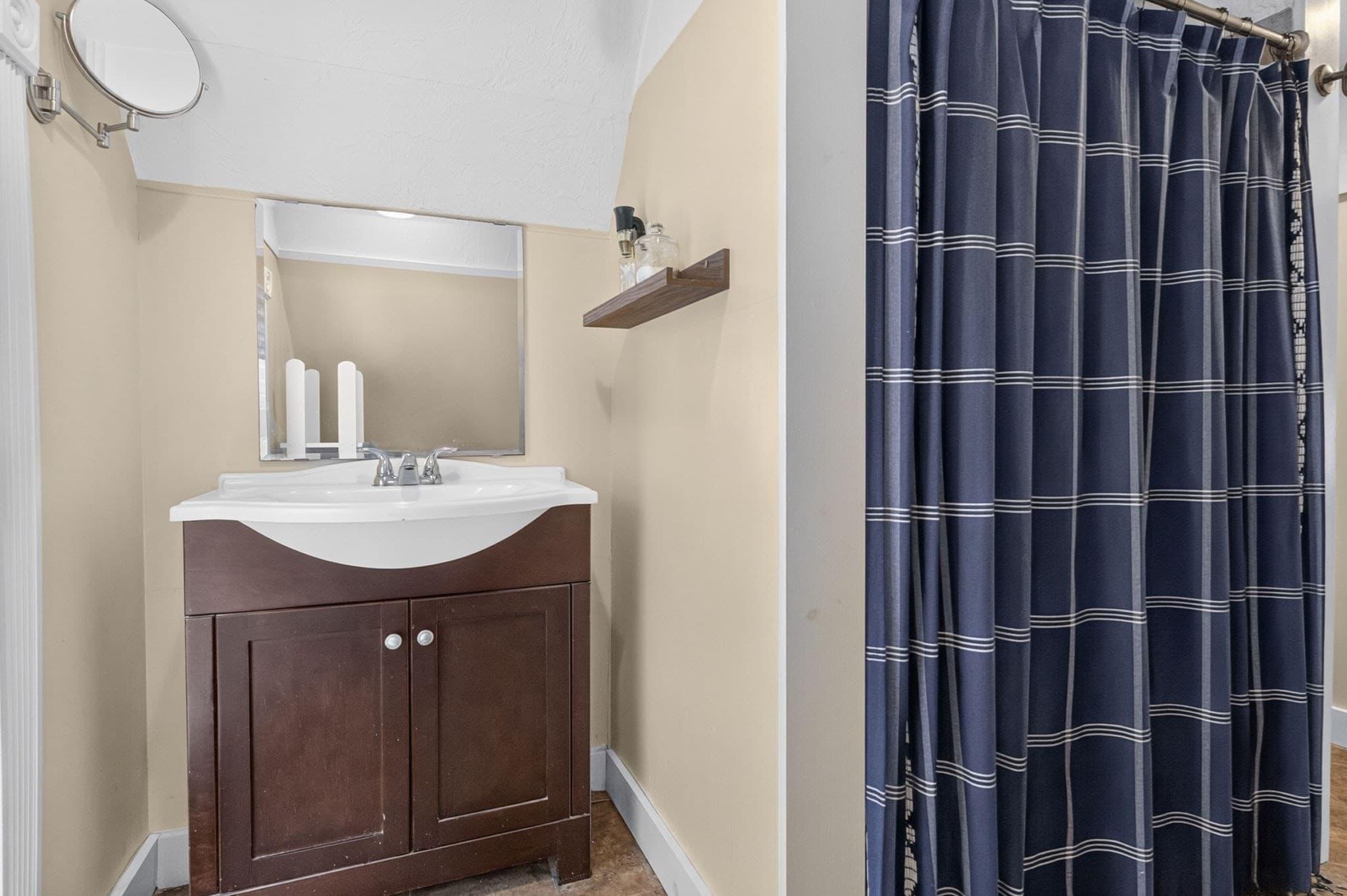 Single Family Residence at 395 Pond St, Weymouth MA 02190, photo 23 of 39