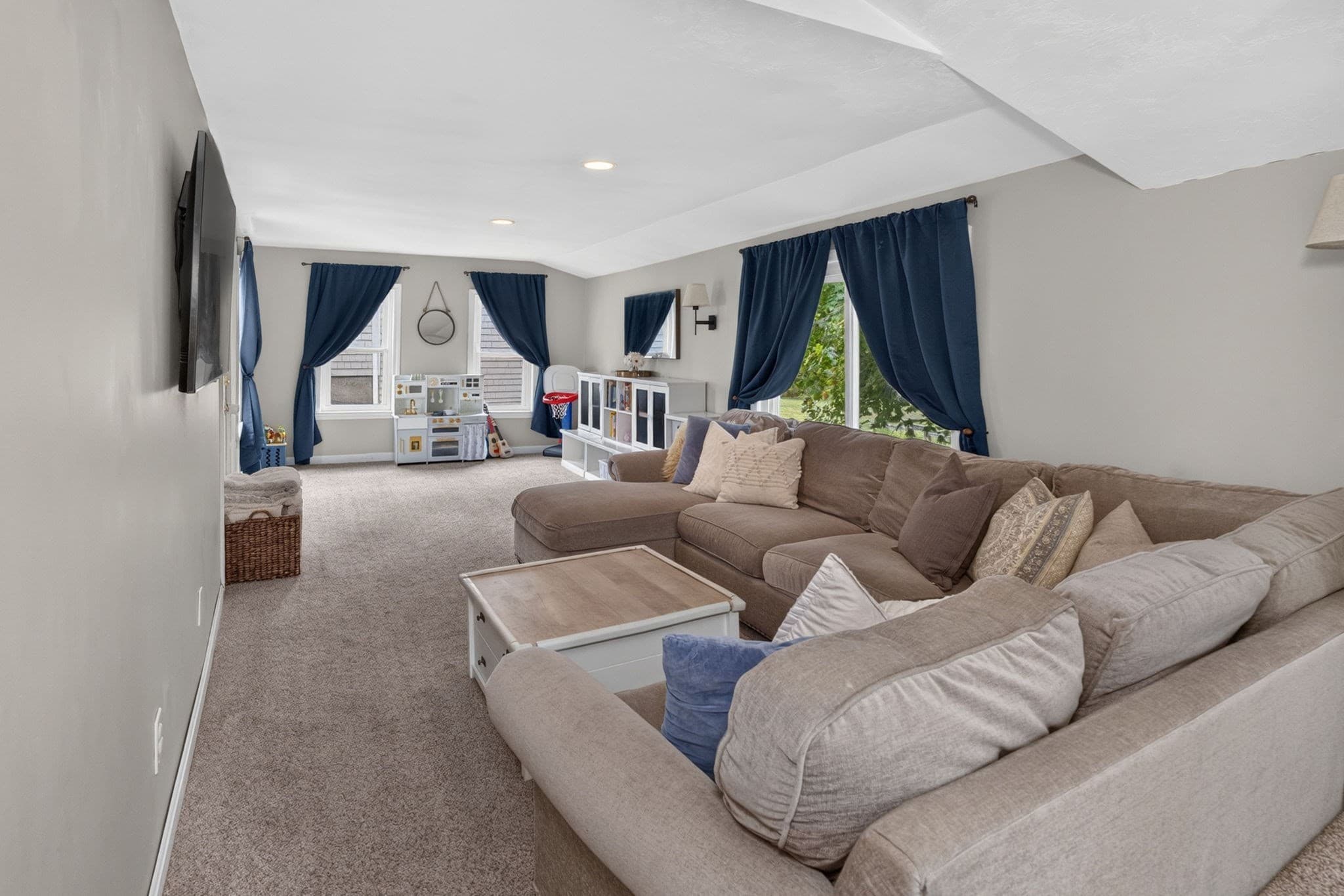 Single Family Residence at 395 Pond St, Weymouth MA 02190, photo 16 of 39