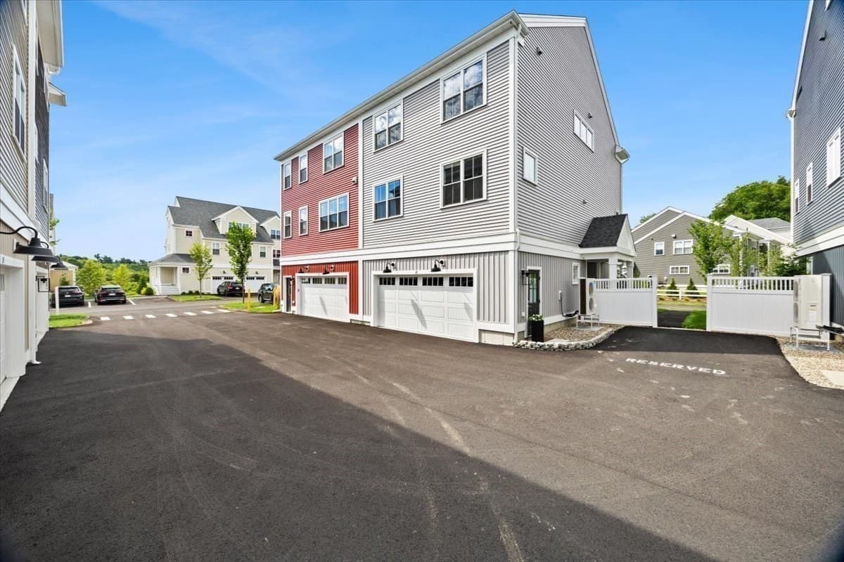 Condominium at 18 Oxbow Rd # 1, Raynham MA 02767, Raynham, photo 2 of 39