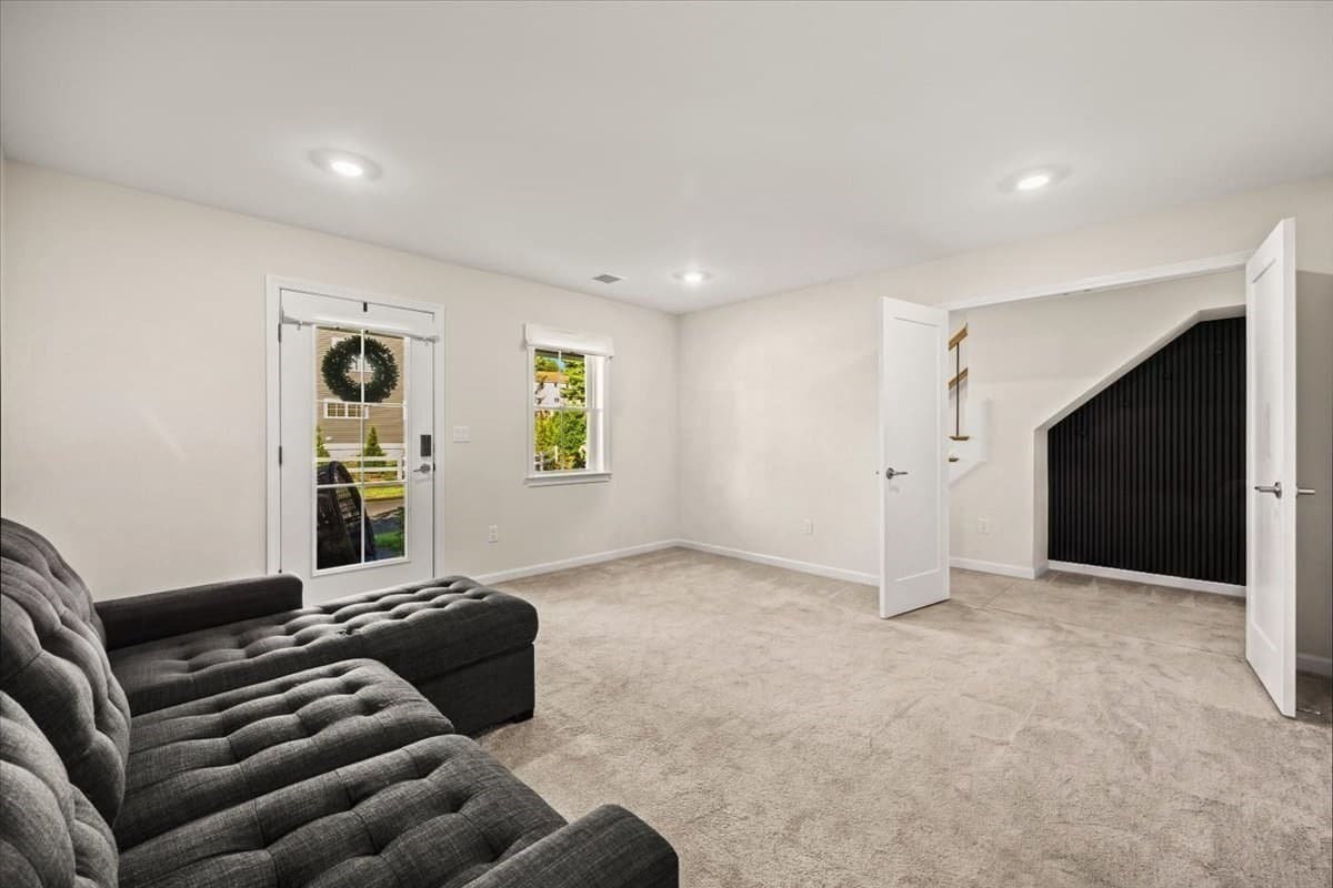Condominium at 18 Oxbow Rd # 1, Raynham MA 02767, Raynham, photo 6 of 39