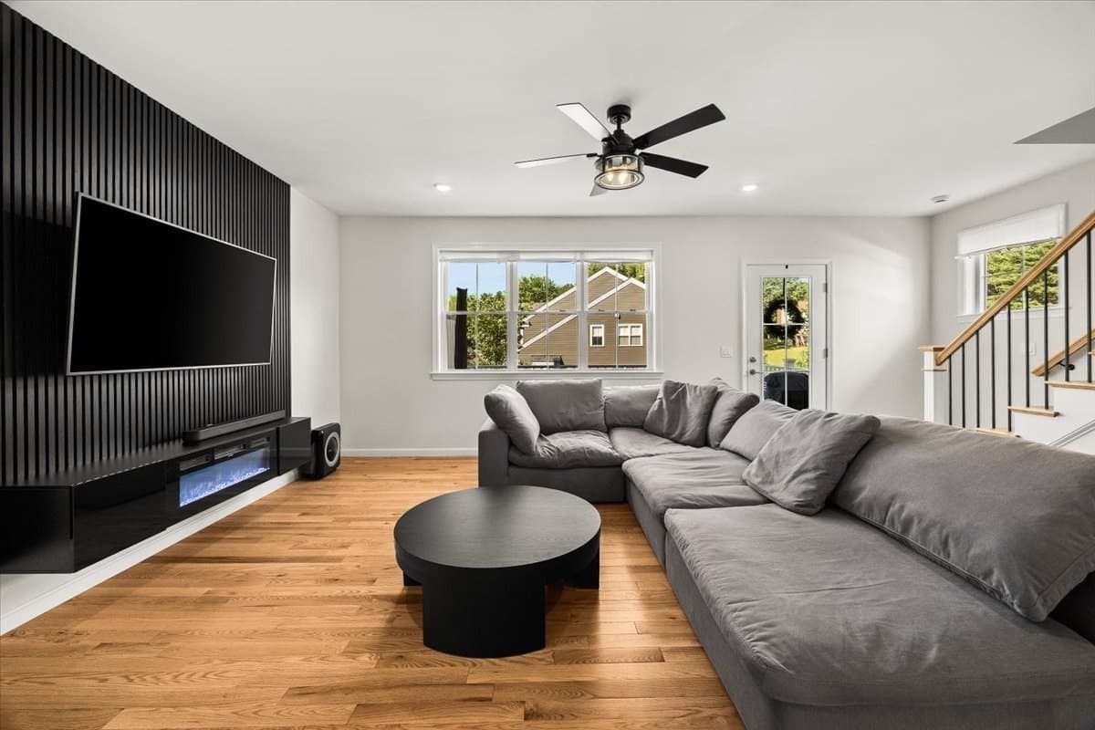 Condominium at 18 Oxbow Rd # 1, Raynham MA 02767, Raynham, photo 11 of 39