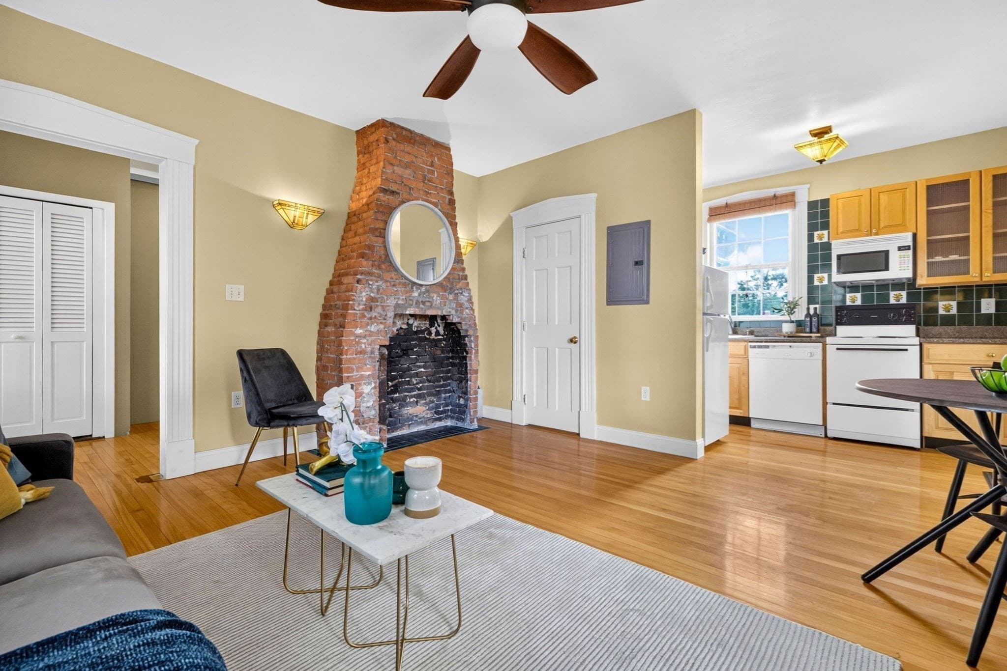 Condominium at 122 W Wyoming Ave # C, Melrose MA 02176, Melrose, photo 10 of 28