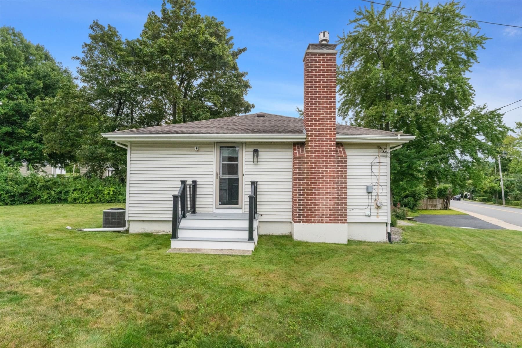 Single Family Residence at 194 Holden St, Worcester MA 01606, Worcester, photo 32 of 34