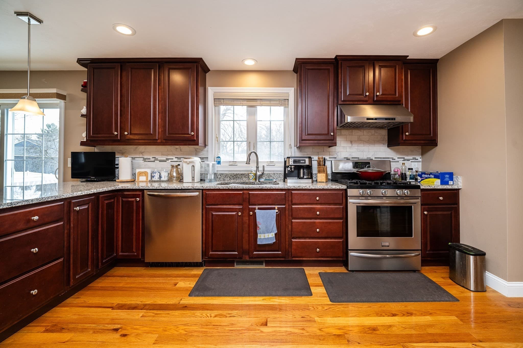Single Family Residence at 28. Woodlawn Ave, Billerica MA 01821, Billerica, photo 9 of 31