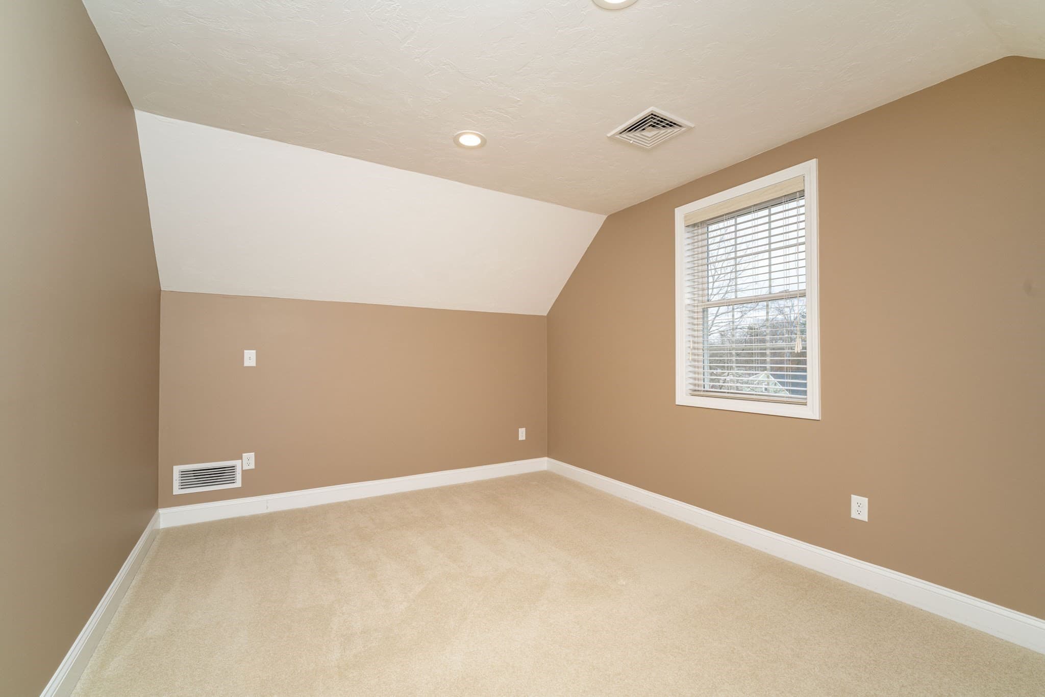 Single Family Residence at 28. Woodlawn Ave, Billerica MA 01821, Billerica, photo 19 of 31