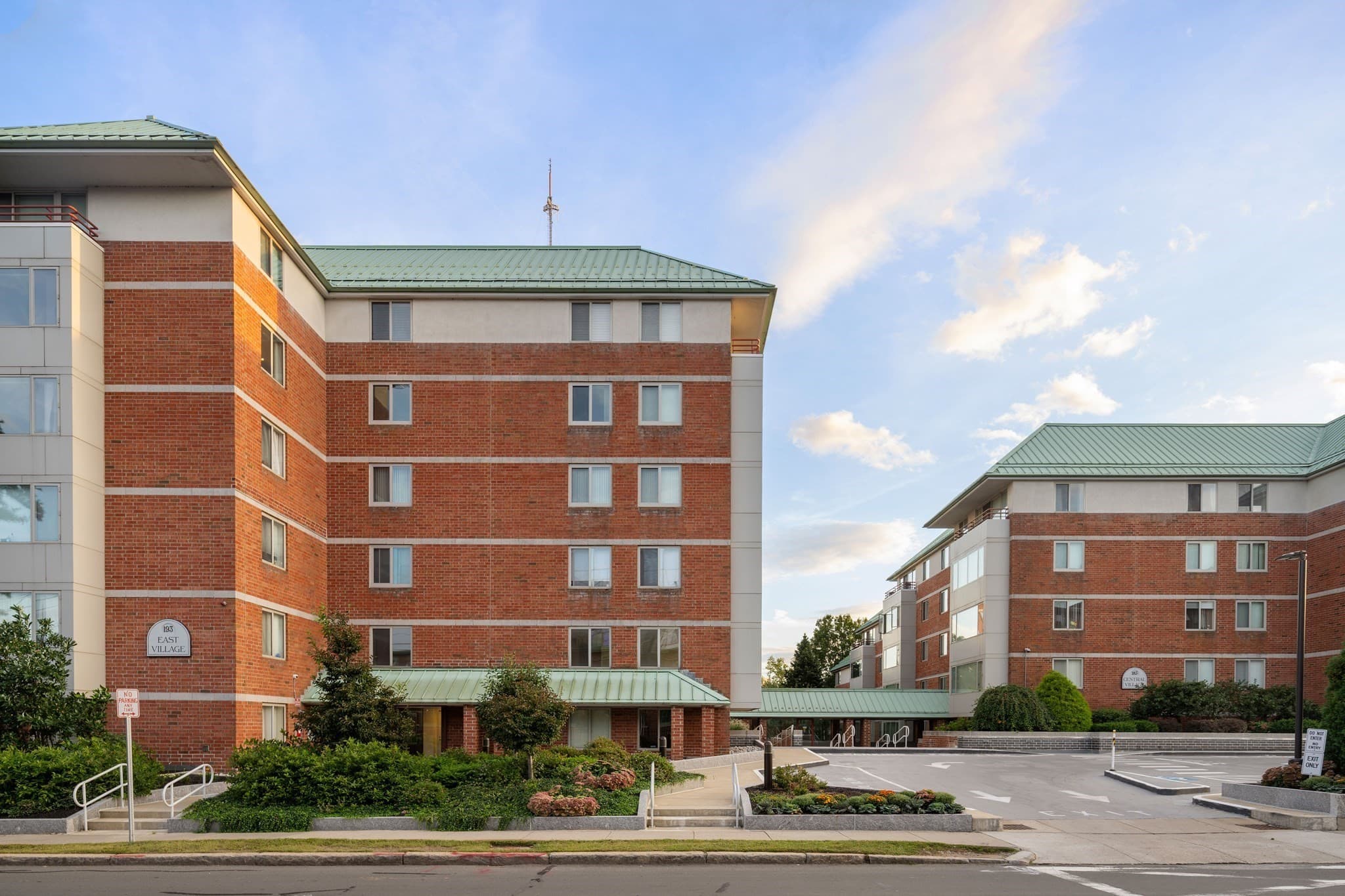 193 Oak St # 205E, Newton MA 02464