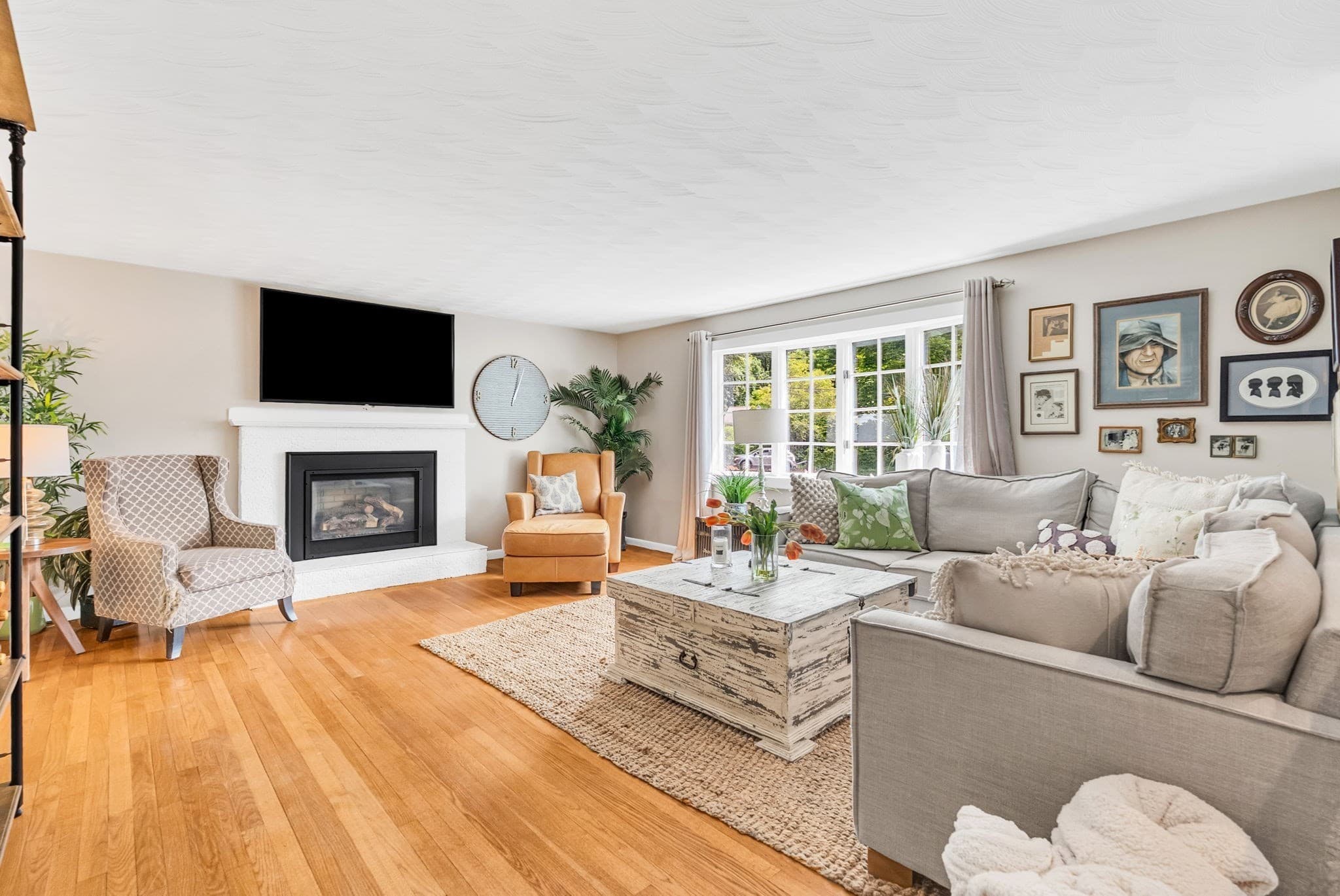 Single Family Residence at 32 Briarwood Rd, Framingham MA 01701, Framingham, photo 2 of 20