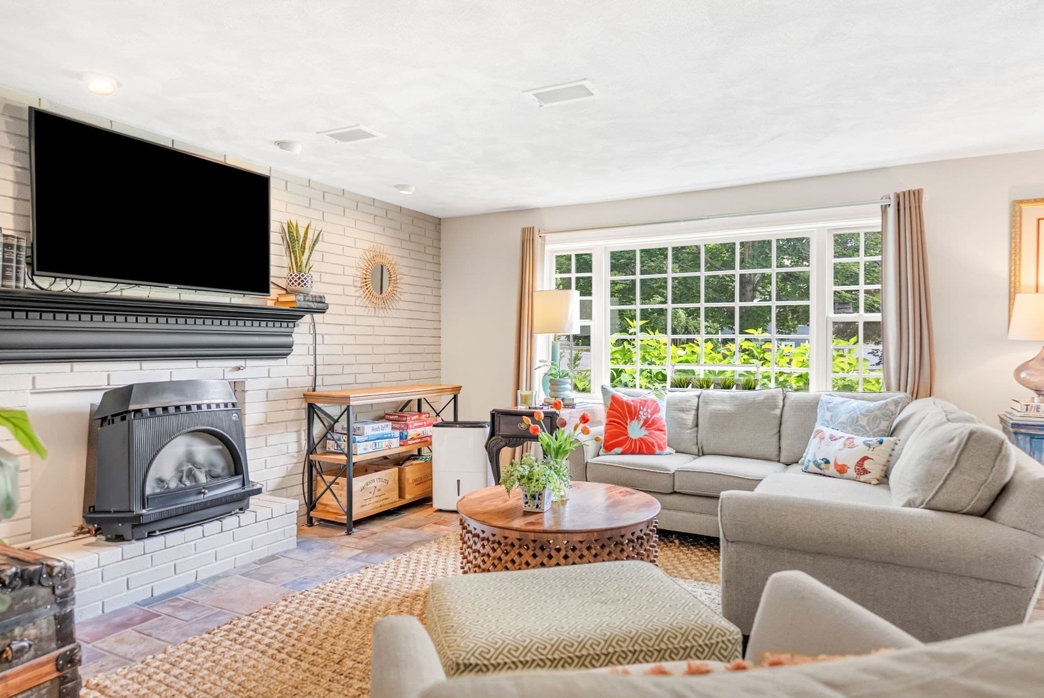 Single Family Residence at 32 Briarwood Rd, Framingham MA 01701, Framingham, photo 12 of 20