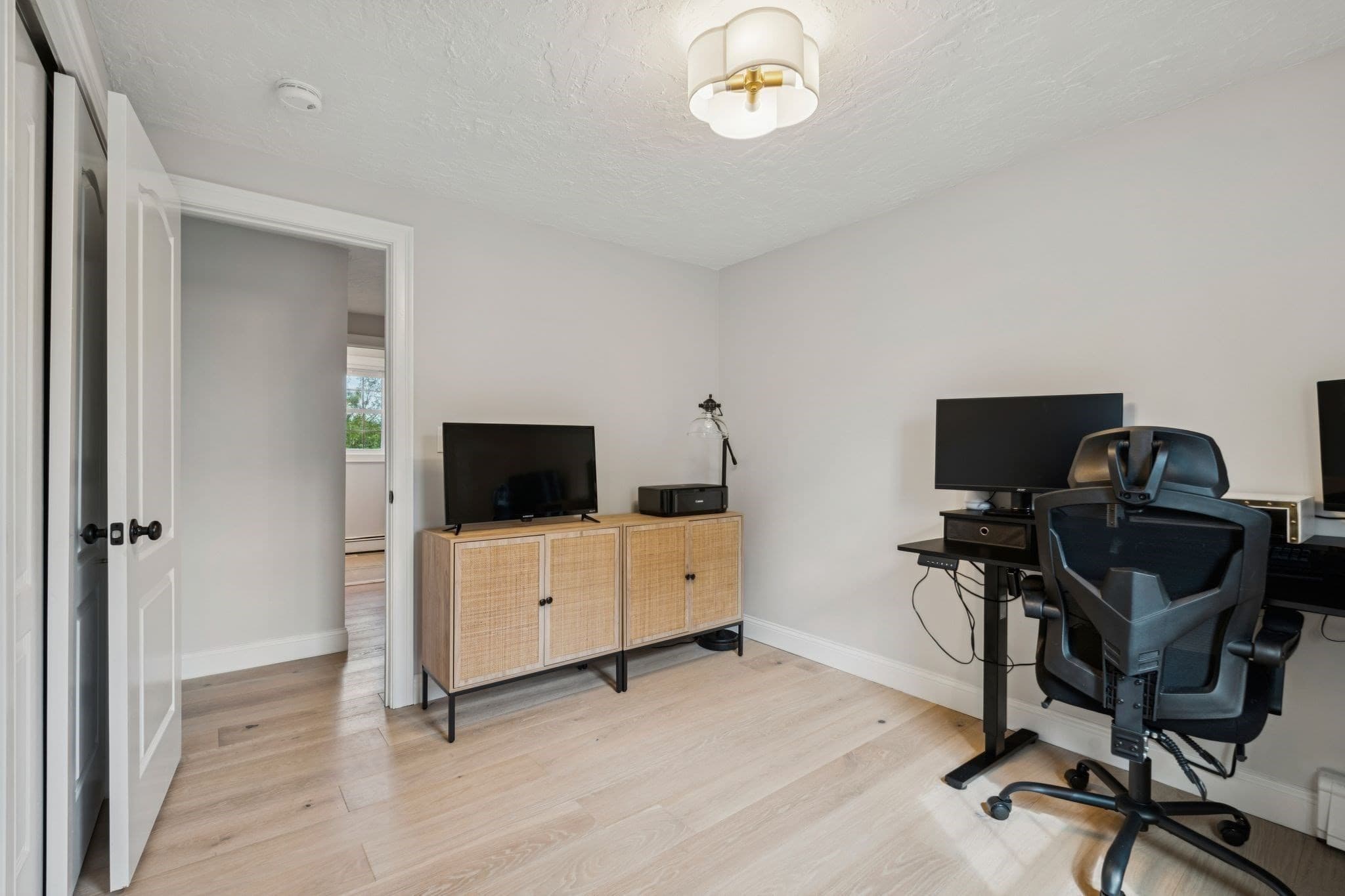 Single Family Residence at 8 Skyview Ln, Woburn MA 01801, Woburn, photo 13 of 24