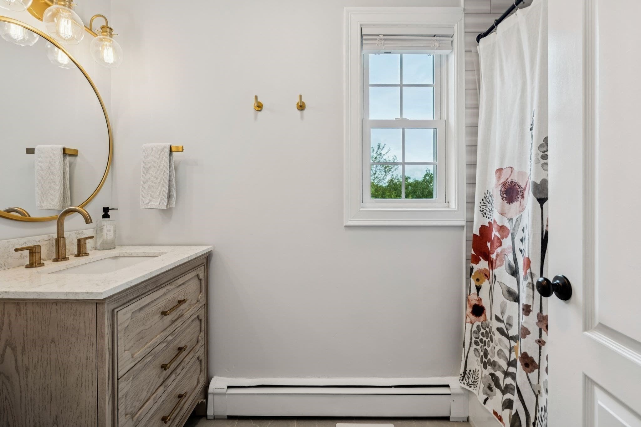 Single Family Residence at 8 Skyview Ln, Woburn MA 01801, Woburn, photo 9 of 24