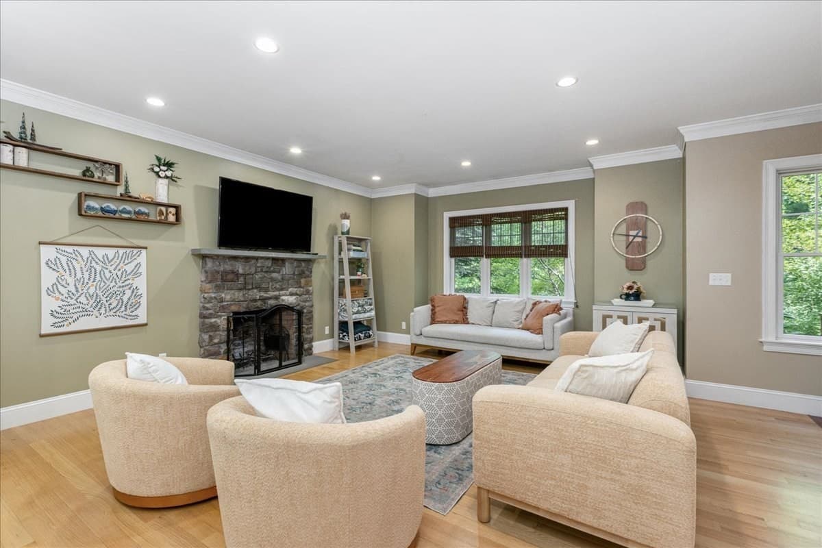 Single Family Residence at 137 Garland Dr, Pelham NH 03076, Pelham, photo 12 of 42