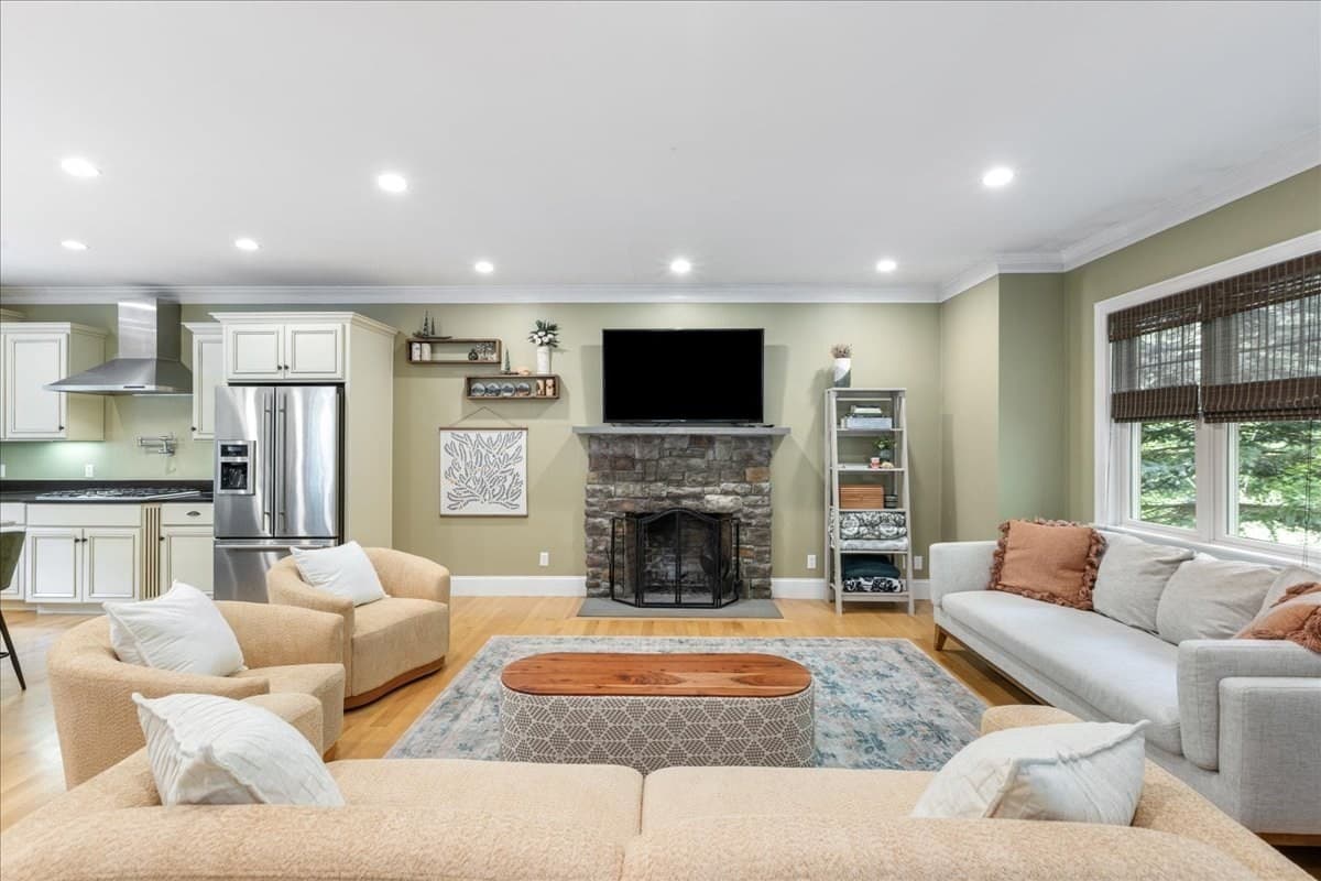 Single Family Residence at 137 Garland Dr, Pelham NH 03076, Pelham, photo 9 of 42