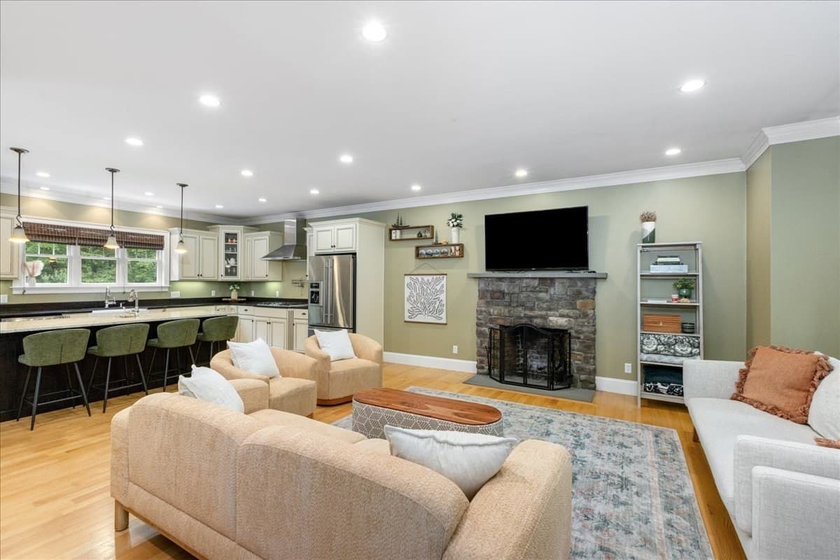 Single Family Residence at 137 Garland Dr, Pelham NH 03076, Pelham, photo 10 of 42