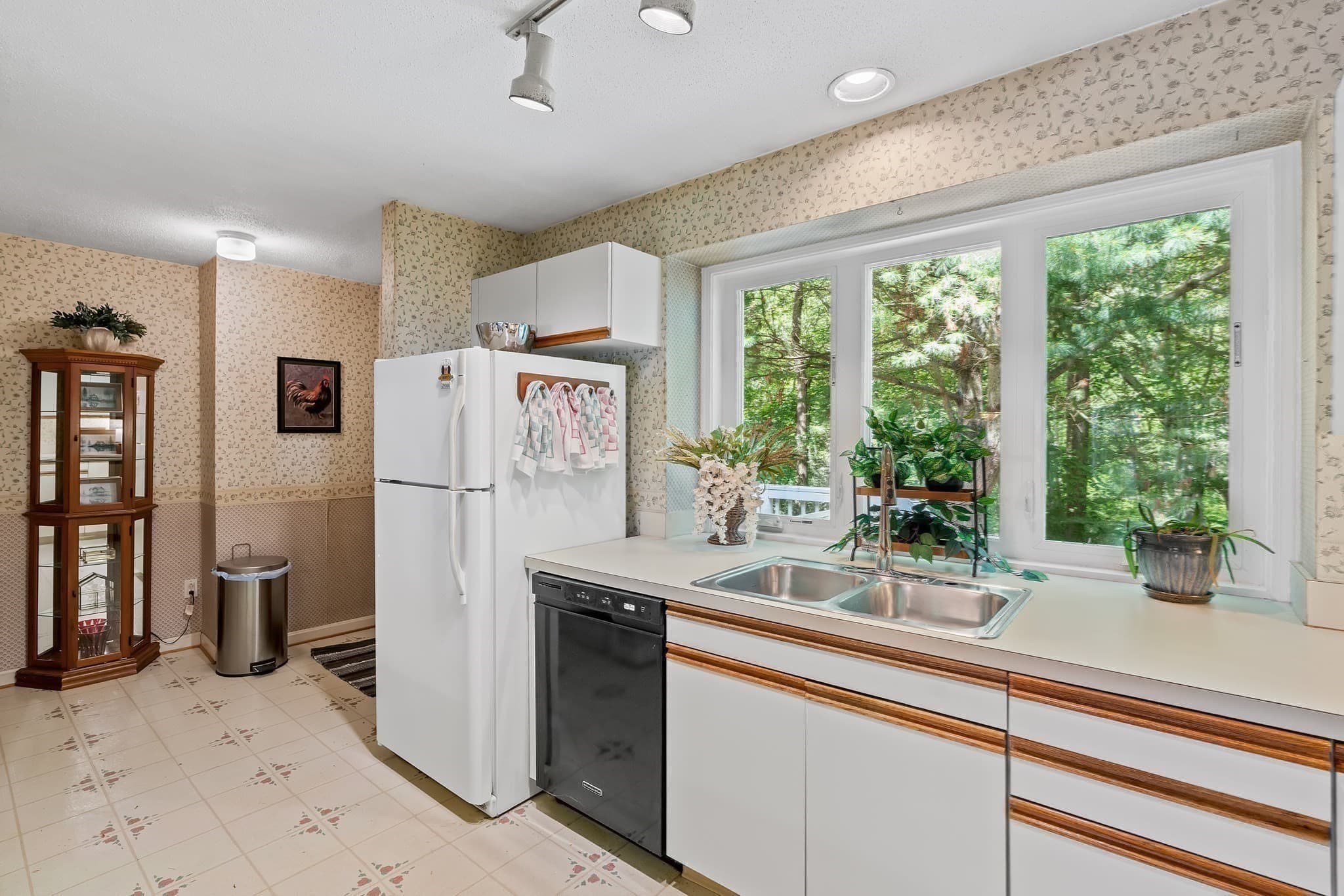 Condominium at 101 South Ave # 1004, Attleboro MA 02703, Attleboro, photo 11 of 31