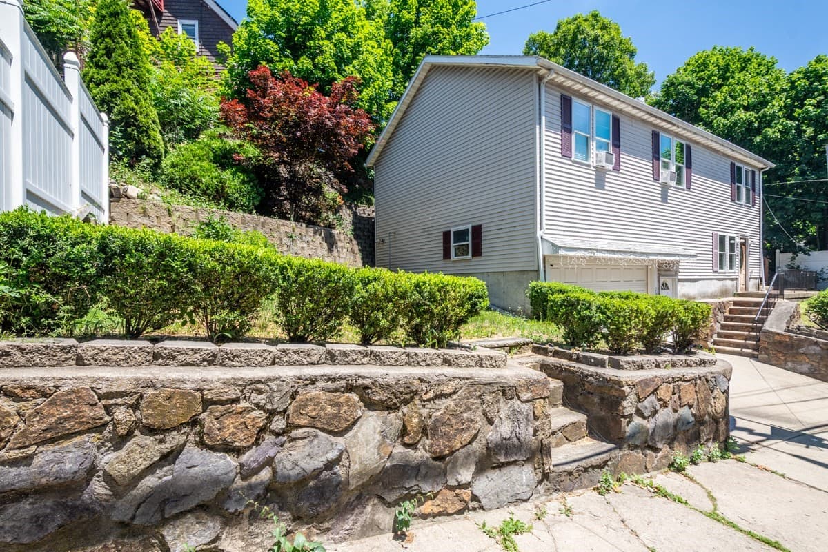 Single Family Residence at 23 Lovers Leap Ave, Lynn MA 01904, Lynn, photo 3 of 19