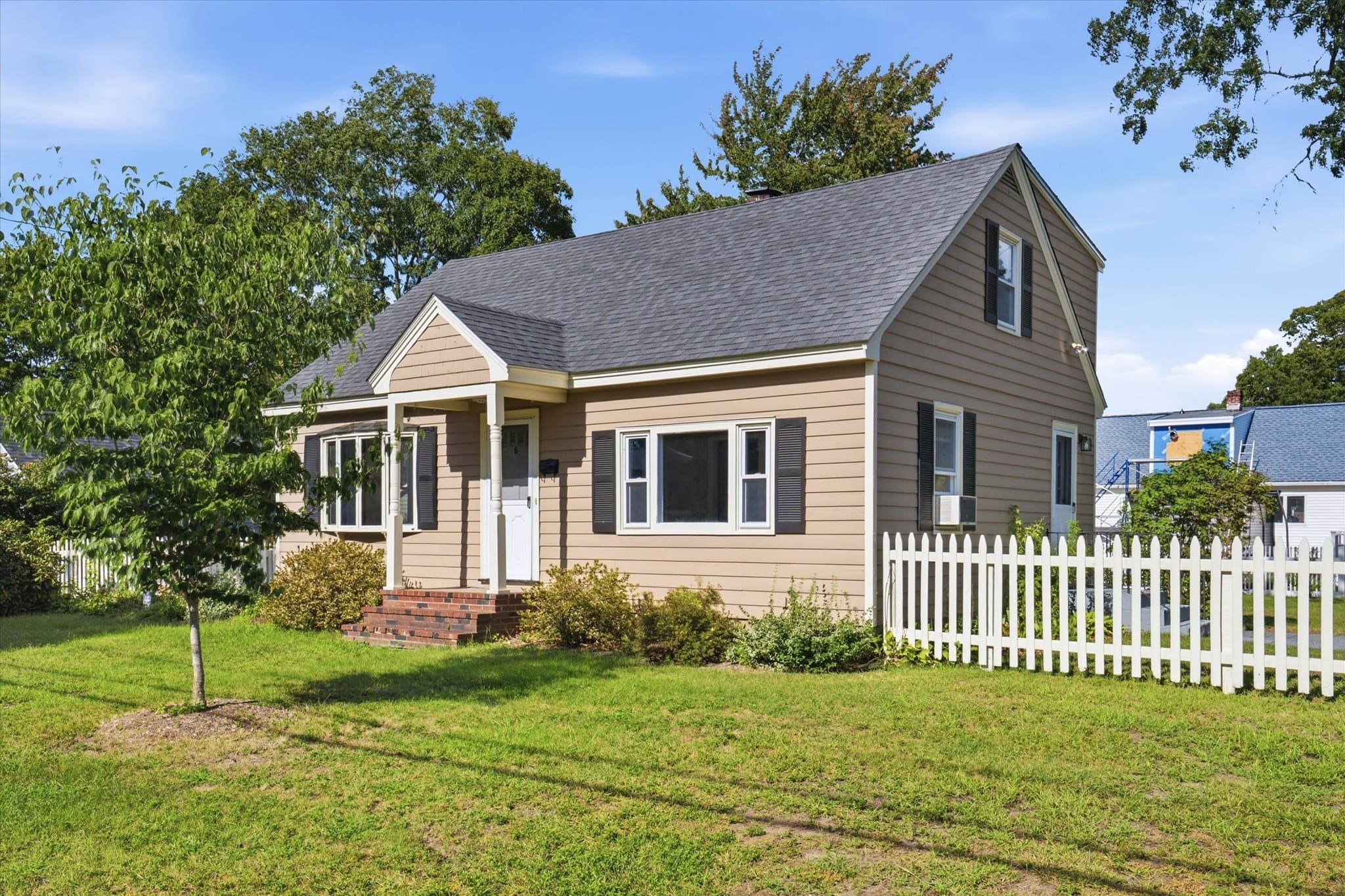 Single Family Residence at 6 Pleasant St, Chelmsford MA 01824, photo 3 of 42