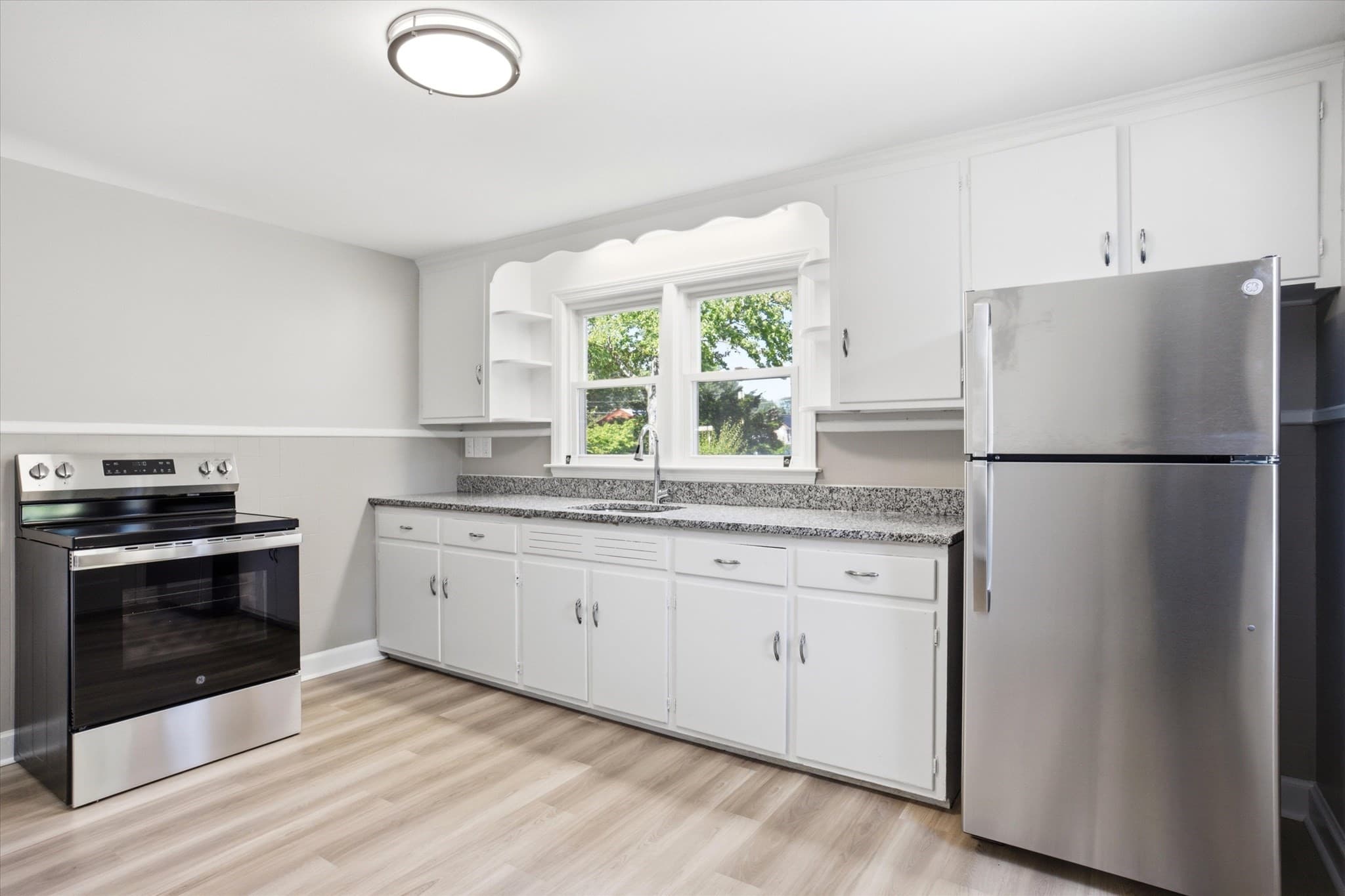 Single Family Residence at 6 Pleasant St, Chelmsford MA 01824, photo 9 of 42