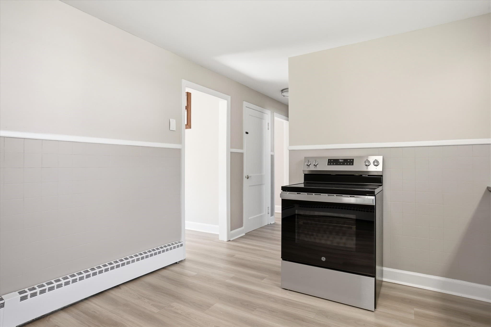 Single Family Residence at 6 Pleasant St, Chelmsford MA 01824, photo 11 of 42